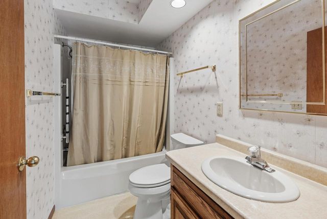 100 Deer Ridge DRIVE, West Bend, WI 53095