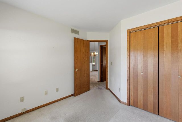 100 Deer Ridge DRIVE, West Bend, WI 53095