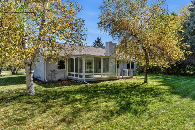 100 Deer Ridge DRIVE, West Bend, WI 53095