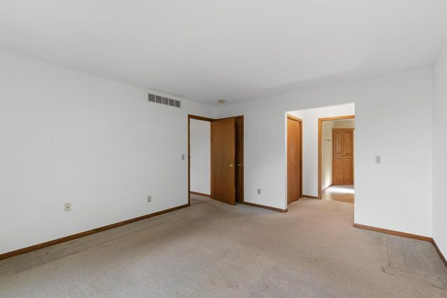 100 Deer Ridge DRIVE, West Bend, WI 53095