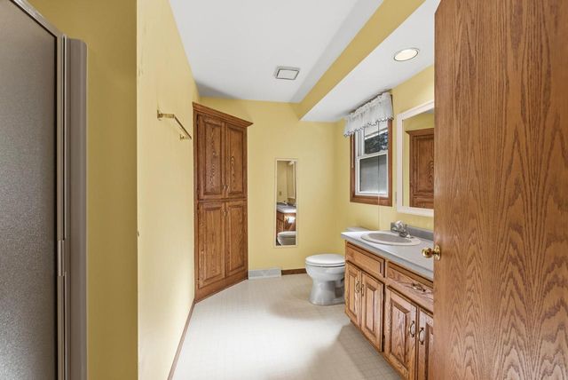 100 Deer Ridge DRIVE, West Bend, WI 53095