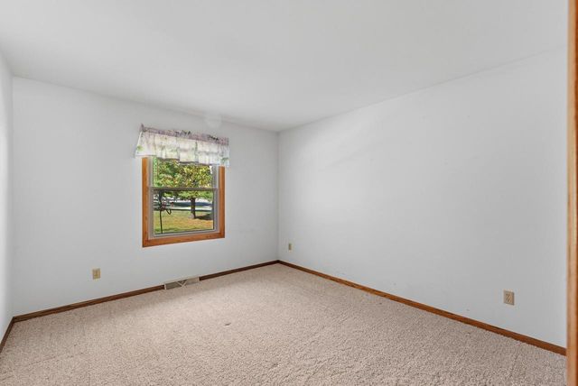 100 Deer Ridge DRIVE, West Bend, WI 53095