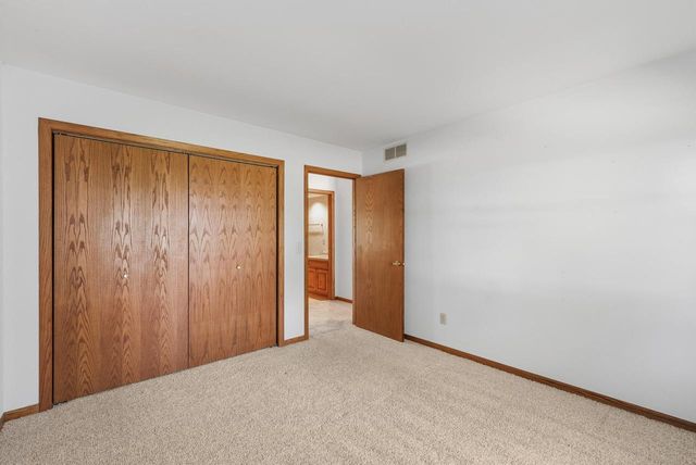 100 Deer Ridge DRIVE, West Bend, WI 53095