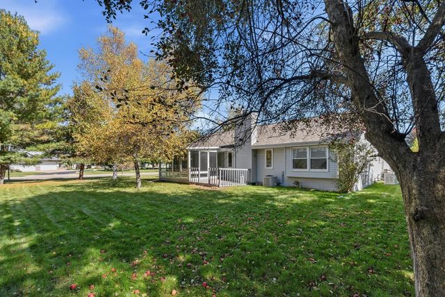 100 Deer Ridge DRIVE, West Bend, WI 53095