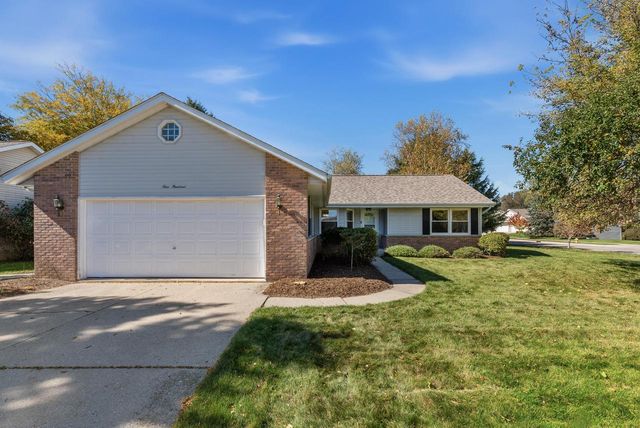 100 Deer Ridge DRIVE, West Bend, WI 53095