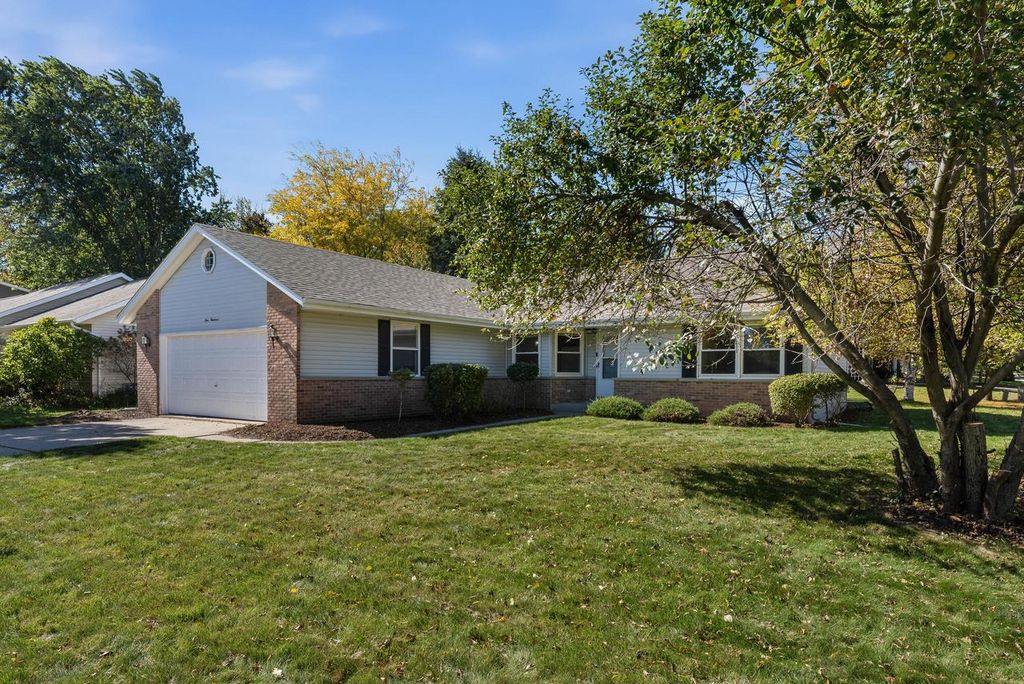 100 Deer Ridge DRIVE, West Bend, WI 53095