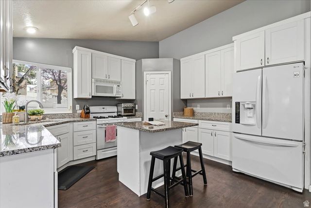 7975 S SHOWCASE LN, Sandy, UT 84094