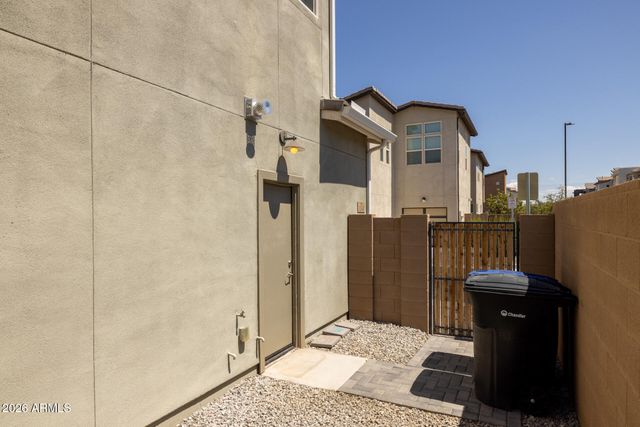 1304 N ZANE Drive, Chandler, AZ 85226