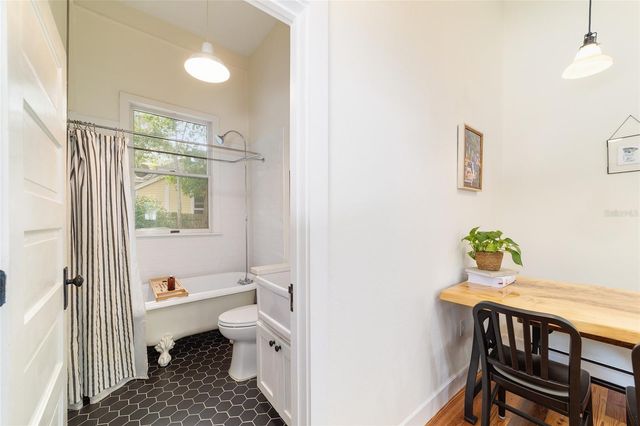 605 SE TUSCAWILLA AVENUE, Ocala, FL 34471