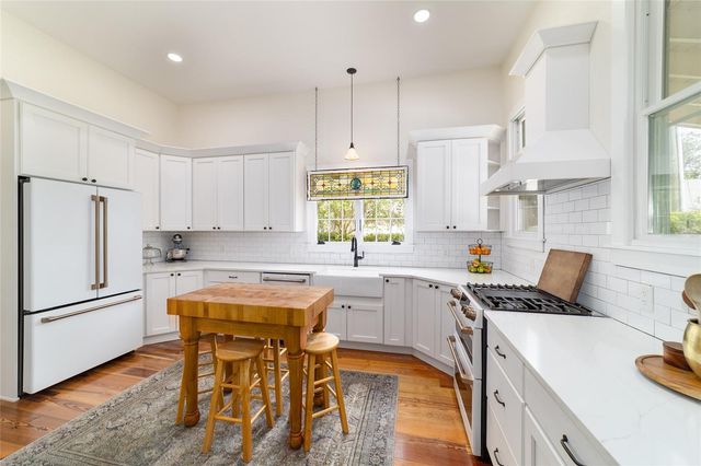 605 SE TUSCAWILLA AVENUE, Ocala, FL 34471