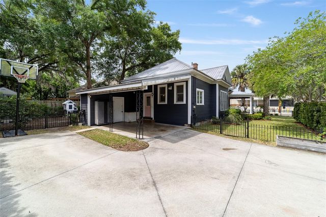 605 SE TUSCAWILLA AVENUE, Ocala, FL 34471