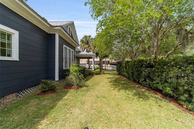 605 SE TUSCAWILLA AVENUE, Ocala, FL 34471