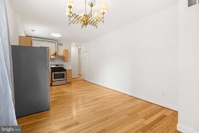 550 E WASHINGTON LN, Philadelphia, PA 19144