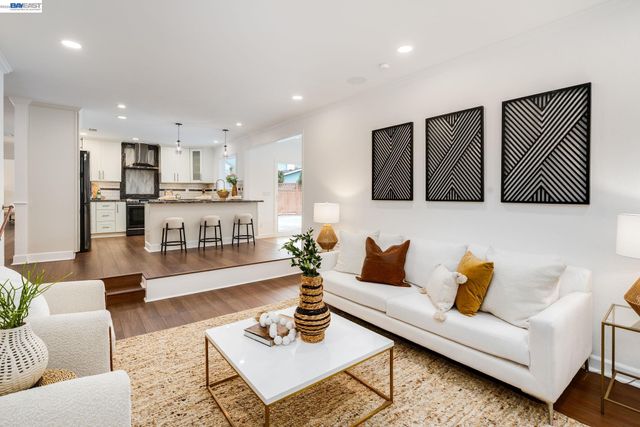 7731 Frederiksen Ln, Dublin, CA 94568