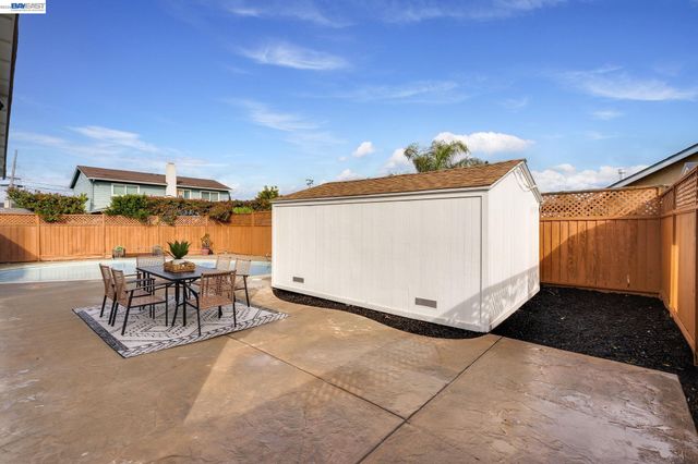 7731 Frederiksen Ln, Dublin, CA 94568