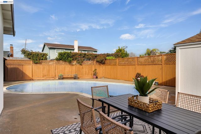 7731 Frederiksen Ln, Dublin, CA 94568