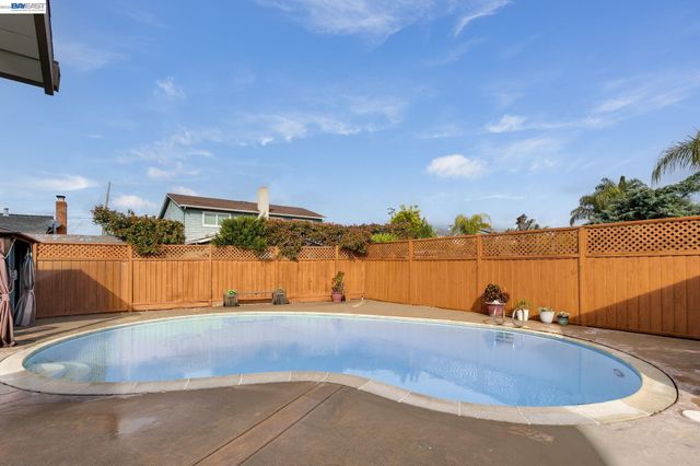 7731 Frederiksen Ln, Dublin, CA 94568