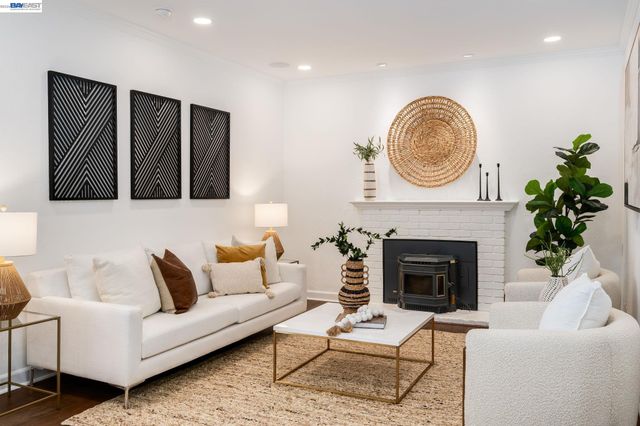 7731 Frederiksen Ln, Dublin, CA 94568