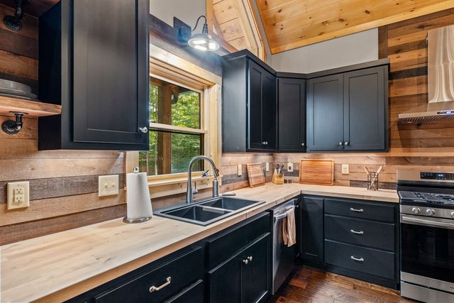 154 Nexus Court, Ellijay, GA 30540