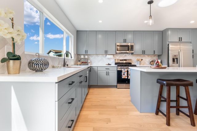 580 Paloma Avenue, Pacifica, CA 94044