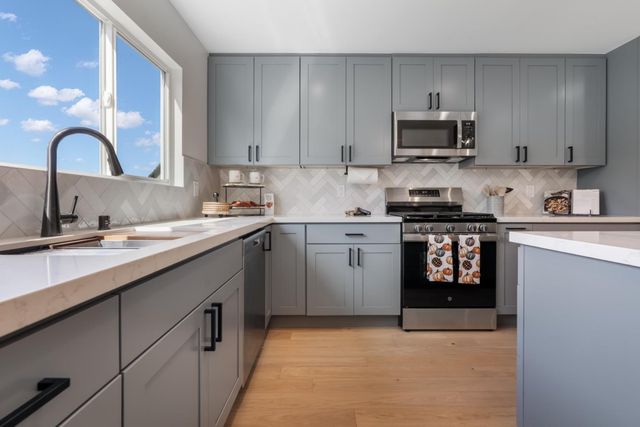 580 Paloma Avenue, Pacifica, CA 94044