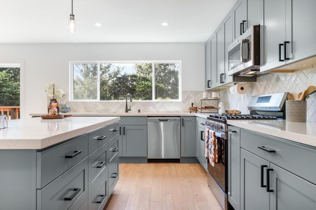 580 Paloma Avenue, Pacifica, CA 94044