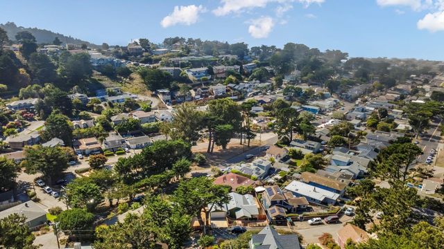580 Paloma Avenue, Pacifica, CA 94044