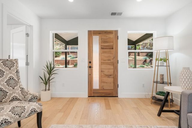 580 Paloma Avenue, Pacifica, CA 94044