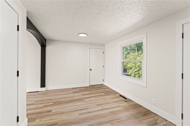 1015 Van Arden Drive, Vandalia, OH 45377