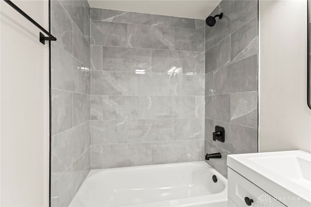 1015 Van Arden Drive, Vandalia, OH 45377