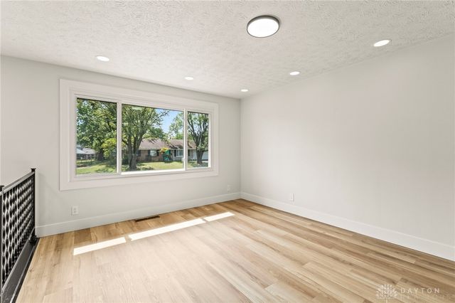 1015 Van Arden Drive, Vandalia, OH 45377