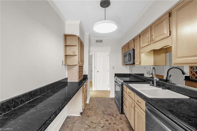 1101 N Elm Street 802, Greensboro, NC 27401