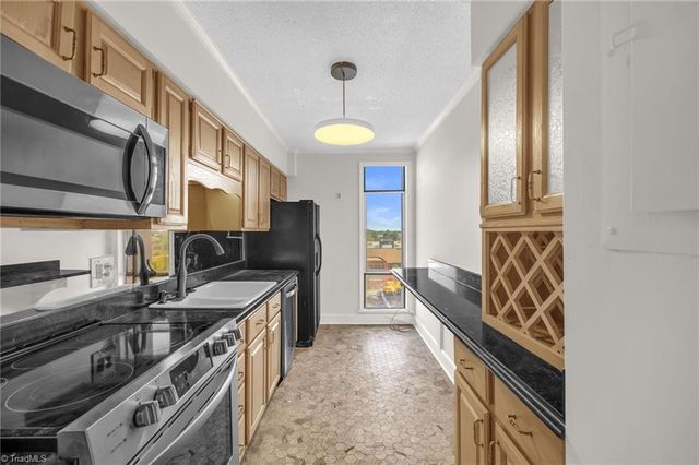 1101 N Elm Street 802, Greensboro, NC 27401