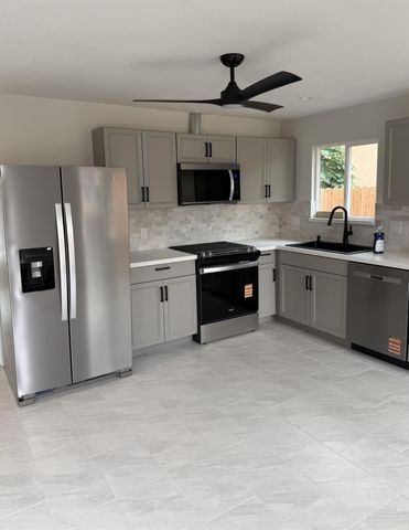 925 Jeffrey Street, Bakersfield, CA 93305