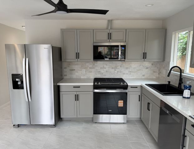 925 Jeffrey Street, Bakersfield, CA 93305