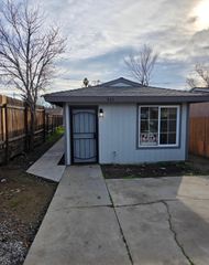 925 Jeffrey Street, Bakersfield, CA 93305