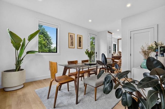 906-908 Chestnut Street 906, Newton, MA 02468