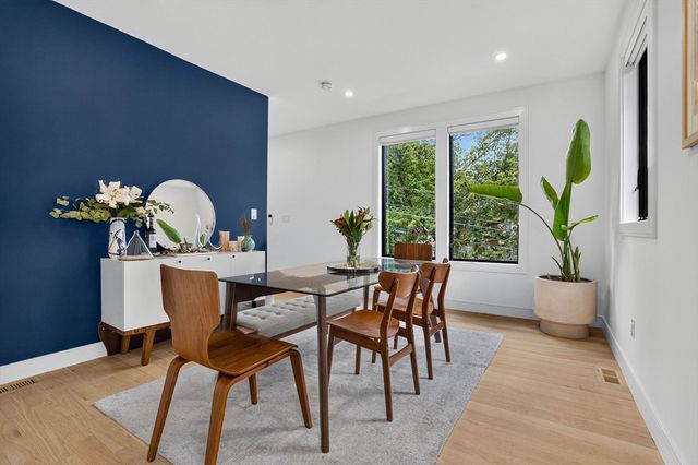 906-908 Chestnut Street 906, Newton, MA 02468