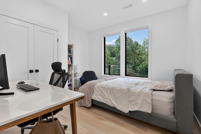 906-908 Chestnut Street 906, Newton, MA 02468