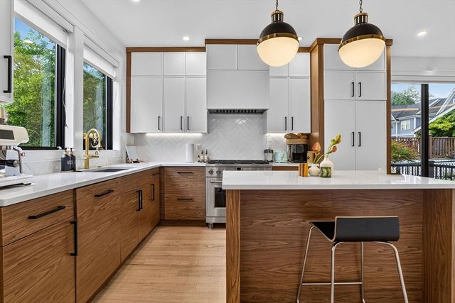 906-908 Chestnut Street 906, Newton, MA 02468