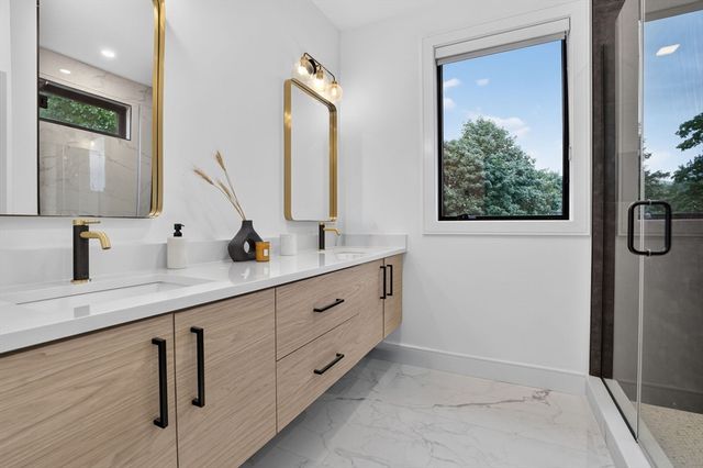 906-908 Chestnut Street 906, Newton, MA 02468