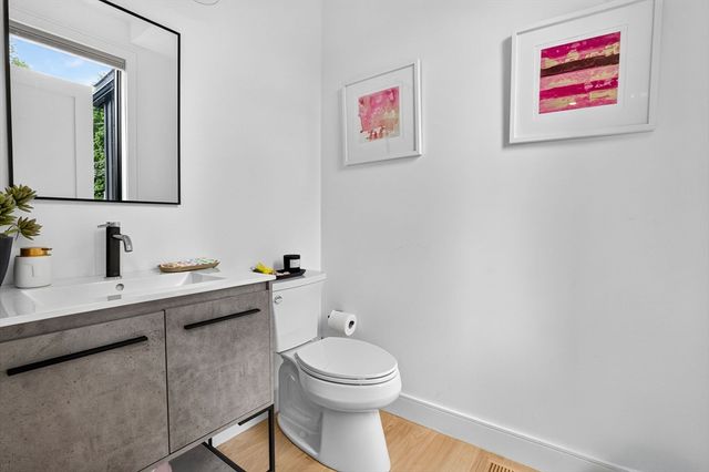 906-908 Chestnut Street 906, Newton, MA 02468