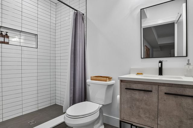 906-908 Chestnut Street 906, Newton, MA 02468