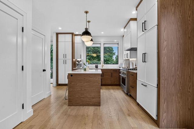 906-908 Chestnut Street 906, Newton, MA 02468