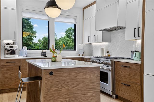 906-908 Chestnut Street 906, Newton, MA 02468