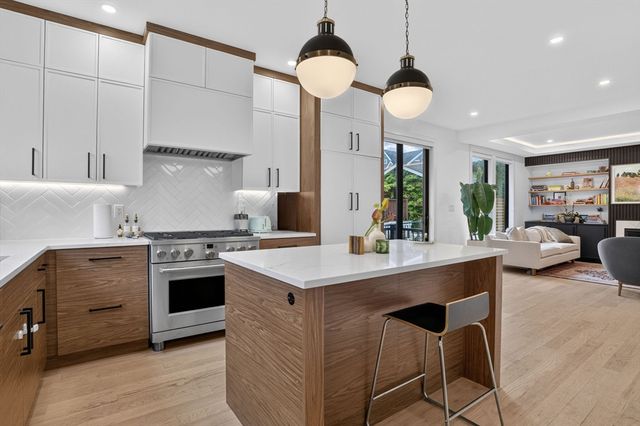 906-908 Chestnut Street 906, Newton, MA 02468