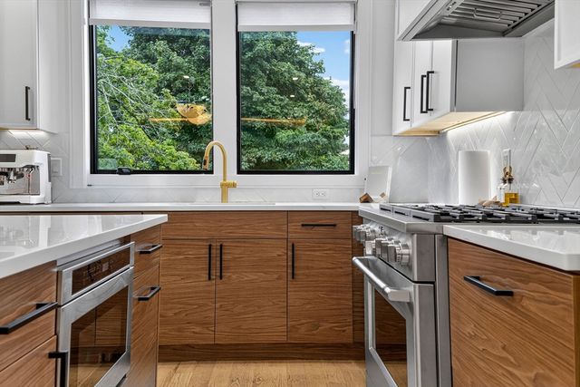 906-908 Chestnut Street 906, Newton, MA 02468