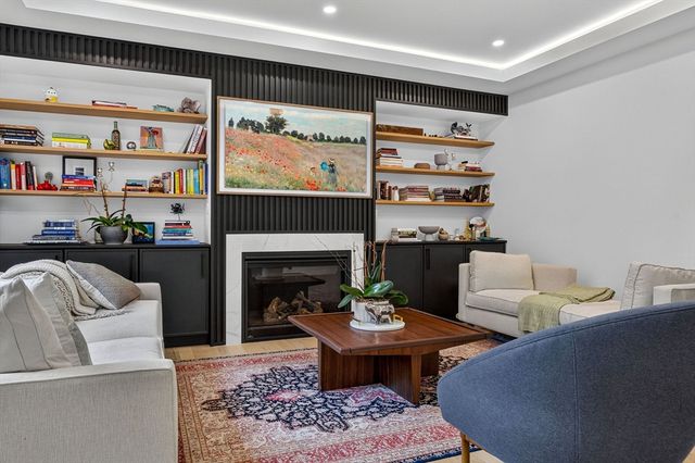 906-908 Chestnut Street 906, Newton, MA 02468