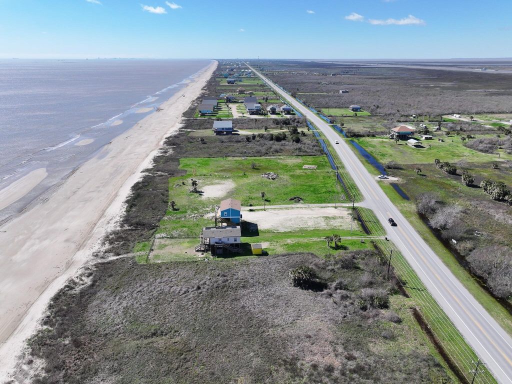 1222 Highway 87 Highway, Gilchrist, TX 77617