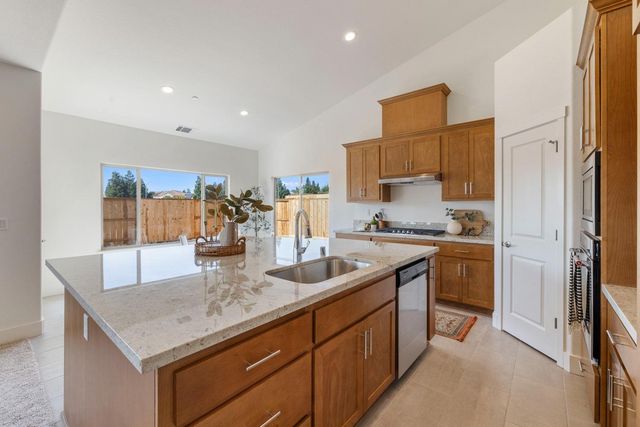 1235 Heavenly Cir, Stockton, CA 95209